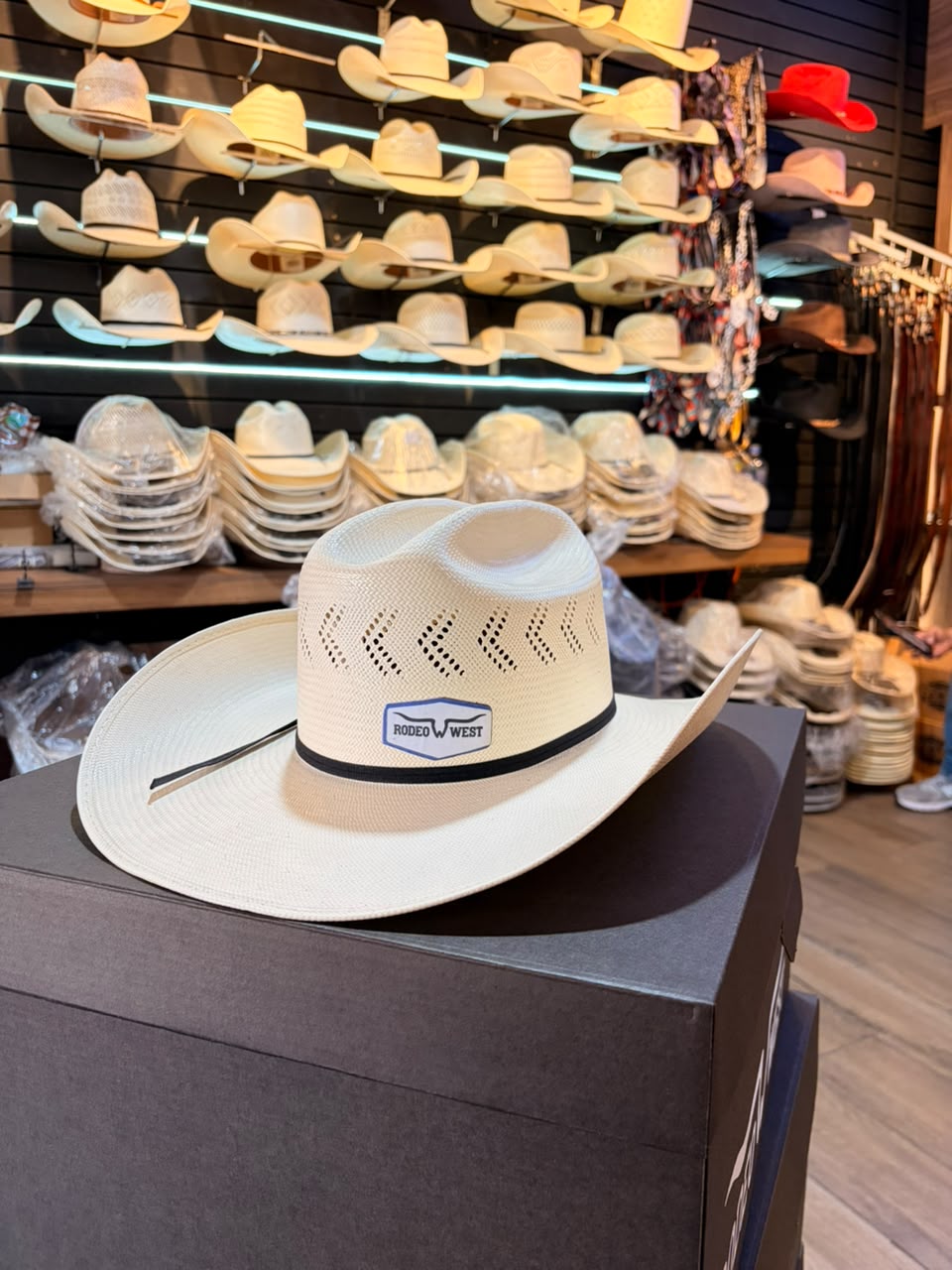 Sombrero Flechas Izquierda Fino